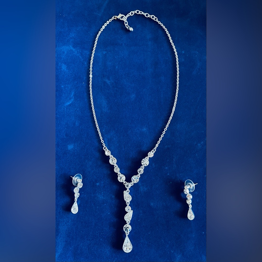Bridal Vintage Silver Drop Style Necklace with Clear Gems 9” & Earrings 1 1/2”